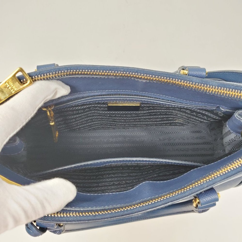 Auth Prada Small Galleria Saffiano Crossbody Bag - Picture 14 of 16